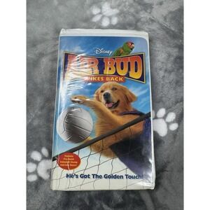 VHS cover for the 2003 film Air Bud: Spikes Back